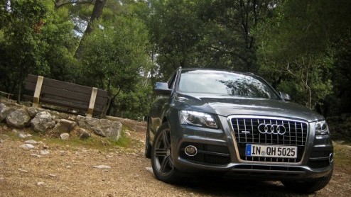 Hybridetechniek. Audi is er al even druk mee maar voegt nu echt het woord bij de daad met de introductie van de Q5 Hybrid quattro. De Duitsers benutten de techniek voor zowel winst in prestaties als v