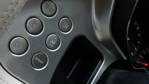 Wie in de markt is voor een lekkere sportauto denkt meestal niet aan Lotus. En dat is onterecht, want de Engelsen kunnen als geen ander lichtgewicht sporters bouwen. De Evora S koppelt - meer dan elke