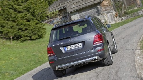 Wat is dat toch met de Mercedes-Benz GLK? Bouw je een stoere, compacte Gelnde in de geest van de legendarische G-Klasse, wil bijna niemand 'm (in Nederland) hebben! Onlangs is de compacte SUV verni