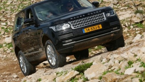 Een nieuwe Range Rover nog beter maken klinkt makkelijker dan het is. Toch is dat de uitdaging die Land Rover is aangegaan. Een afslankkuur van driehonderd kilo, riante zitruimte op de achterbank en n