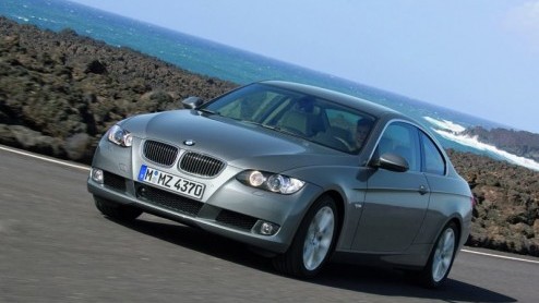 Vorige week waren de fotos al te zien op Autovandaag, maar BMW heeft zojuist officieel de nieuwe 3 serie Coup gepresenteerd via een 32 pagina tellend persbericht. Er is nu wat meer bekend over de ni