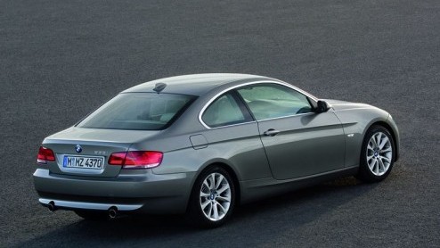 Vorige week waren de fotos al te zien op Autovandaag, maar BMW heeft zojuist officieel de nieuwe 3 serie Coup gepresenteerd via een 32 pagina tellend persbericht. Er is nu wat meer bekend over de ni