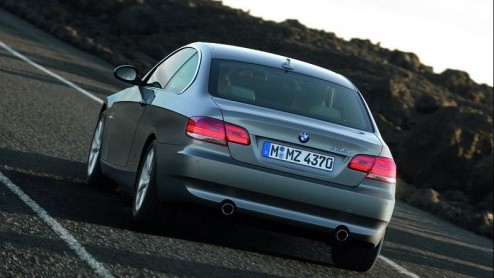 Vorige week waren de fotos al te zien op Autovandaag, maar BMW heeft zojuist officieel de nieuwe 3 serie Coup gepresenteerd via een 32 pagina tellend persbericht. Er is nu wat meer bekend over de ni