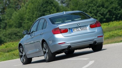 Ook BMW heeft zich op het pad der hybride autos begeven, maar echt van harte gaat dat niet. Aan de ActiveHybrid-vloot van 5, 7 en X6 is nu ook de 3-serie toegevoegd, maar al wordt die hier wel verk