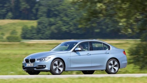 Ook BMW heeft zich op het pad der hybride autos begeven, maar echt van harte gaat dat niet. Aan de ActiveHybrid-vloot van 5, 7 en X6 is nu ook de 3-serie toegevoegd, maar al wordt die hier wel verk