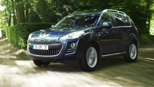 De Peugeot 4007 is al geintroduceerd, maar we kunnen nu ook de prijzen van deze grote Fransoos bekend maken. Wie ook even wilt ruiken en voelen aan de 4007 kan zich bij Peugeot Experience in Breukelen