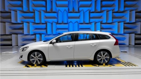Hoe moet een elektrische auto klinken? Volvo doet er momenteel onderzoek naar en heeft experts in een hypermodern akoestisch lab aan het werk gezet.