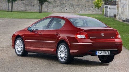 De Peugeot 407 heeft zoals we recent geleden konden laten zien een opfrisser gekregen. De populaire lease-leeuw kreeg een elegantere uitstraling en werd ook technisch verder verfijnd.