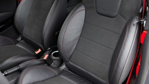Mini neemt voor de introductie van de extra pittige MINI John Cooper Works GP ruim de tijd. Voorafgaand aan zijn officile debuut in Parijs mogen we alvast meer foto's bekijken en de specificaties lez