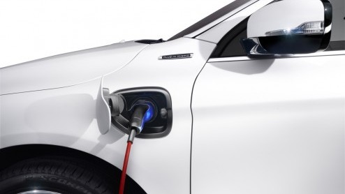 Volvo verwelkomt in Detroit een nieuwe hybride in de familie. Het is de XC60 Plug-in Hybrid Concept met splinternieuwe elektro- en benzinemotor. De 350 pk sterke aandrijflijn met de aanduiding T8 gaan