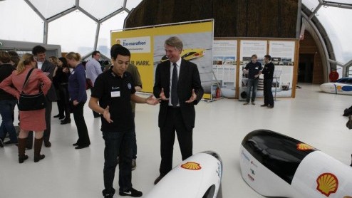 De kickoff van de Shell Eco-Marathon is een feit. In mei van dit jaar jaar staat onze eigen havenstad Rotterdam centraal in de 28e editie van de Europese zuinigheidswedstrijd. Ons land doet mee met 17