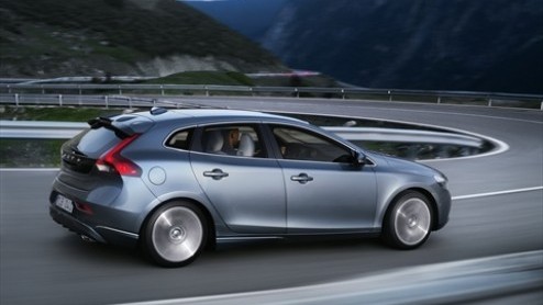 Na wekenlang gehannes met teasers, gelekte foto's en filmpjes, officile informatie, was de opluchting groot bij Volvo dat ze hun nieuwste telg, de V40, eindelijk in vol ornaat aan het publiek mochten