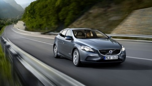 Na wekenlang gehannes met teasers, gelekte foto's en filmpjes, officile informatie, was de opluchting groot bij Volvo dat ze hun nieuwste telg, de V40, eindelijk in vol ornaat aan het publiek mochten