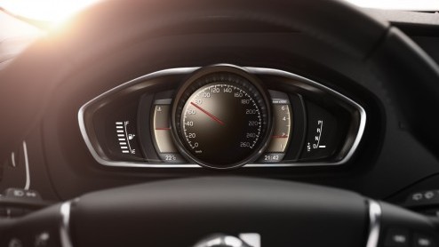 Volvo heeft alle prijzen van de nieuwe V40 bekendgemaakt. De dealer doet zaken vanaf 25.995 euro voor zowel de diesel- als benzine instapper. Voor de eerste beslissers is er een Intro Line met tal van