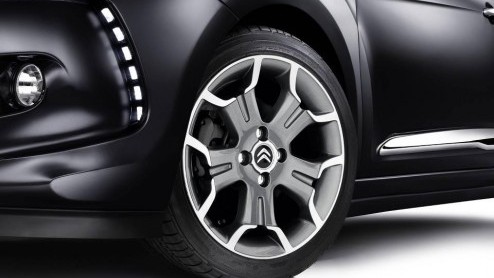 Citron introduceert de DS3 Ultra Prestige in Nederland. Deze nieuwe telg uit de DS familie moet net als de rest opvallen door zn onderscheidend design. De Ultra Prestige wordt leverbaar met een VTi 