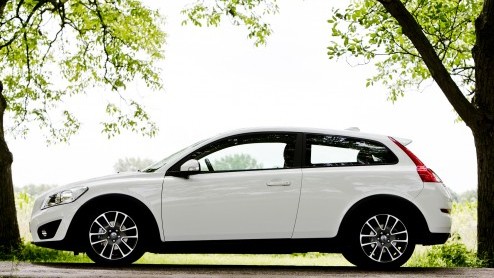 De eerder aangekondigde Volvo C30 diesel met 94 gram CO2-uitstoot naar nu blijkt ook naar Nederland. Snelle beslissers kunnen de C30 D2 daardoor rijden met 14% bijtelling en betalen geen BPM of wegenb