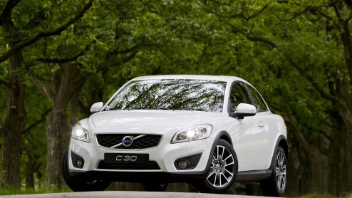 De eerder aangekondigde Volvo C30 diesel met 94 gram CO2-uitstoot naar nu blijkt ook naar Nederland. Snelle beslissers kunnen de C30 D2 daardoor rijden met 14% bijtelling en betalen geen BPM of wegenb