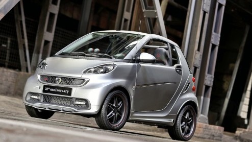 We kennen BRABUS natuurlijk als huistuner van vele Mercedes-Benz modellen, maar sinds alweer tien jaar nemen ze ook met regelmaat smartjes onderhanden. De Duitsers vieren hun jubileum met een exclusie
