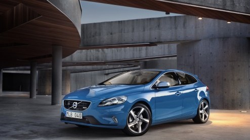Volvo introduceert in Parijs twee nieuwe varianten van de V40: de V40 R-Design en V40 Cross Country. Die eerste is een sportief uitgedoste variant en wordt alvast nu aangekondigd en digitaal voorgeste