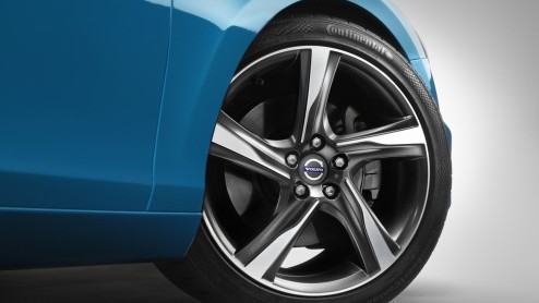 Volvo introduceert in Parijs twee nieuwe varianten van de V40: de V40 R-Design en V40 Cross Country. Die eerste is een sportief uitgedoste variant en wordt alvast nu aangekondigd en digitaal voorgeste