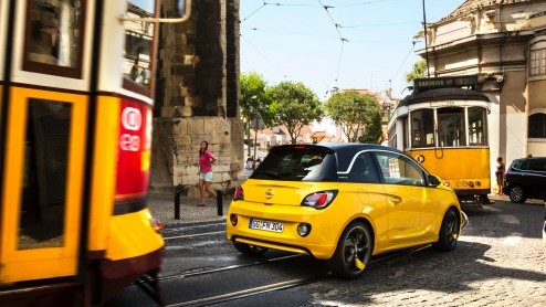 In Lissabon maken we momenteel kennis met de nieuwe Opel Adam. Hoe zijn de eerste kilometers bevallen? Vandaag alvast een eerste rij-indruk met wat extra details over de toekomst van Adam. Er zit nog 