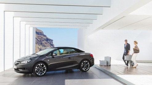 Opel komt meer details over de nieuwe Opel Cascada boven tafel. De vierzitscabriolet met stoffen dak komt begin 2013 op de markt met een breed motorenaanbod, waaronder ook de nieuwe 1.6 liter turbomot