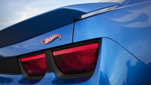 Met enige huiver namen we kennis van de unieke Chevrolet Camaro Hot Wheels. Zou deze ook voor Nederland leverbaar worden en wat moet dat kosten? We weten nu dat de Amerikanen deze uitvoering als pakke