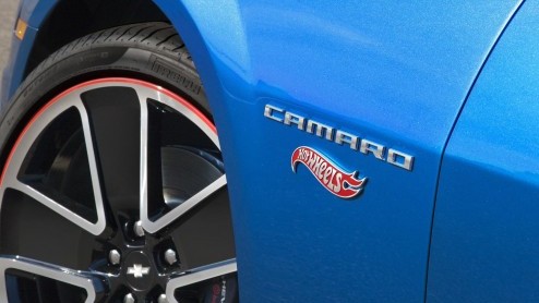 Met enige huiver namen we kennis van de unieke Chevrolet Camaro Hot Wheels. Zou deze ook voor Nederland leverbaar worden en wat moet dat kosten? We weten nu dat de Amerikanen deze uitvoering als pakke