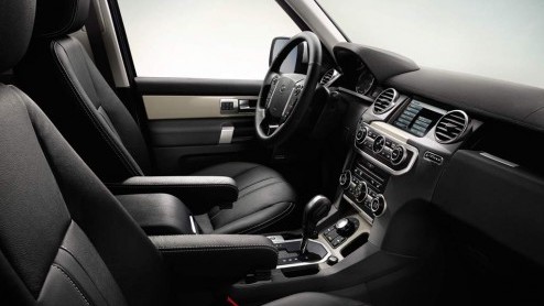 Land Rover blijft creatief bezig met het ontwikkelen van speciale uitvoeringen. De Discovery 4 Black&White is het laatste voorbeeld en staat ook gereed op grijs kenteken. Consumentenprijzen beginnen b
