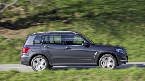 Wat is dat toch met de Mercedes-Benz GLK? Bouw je een stoere, compacte Gelnde in de geest van de legendarische G-Klasse, wil bijna niemand 'm (in Nederland) hebben! Onlangs is de compacte SUV verni