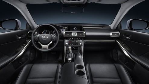 Lexus gaat de nieuwe IS-serie in ons land in eerste instantie als IS 300h aanbieden. De auto is zojuist in Detroit onthuld. Beelden van de F Sport Line waren al bekend, het silhouet van de gewone IS