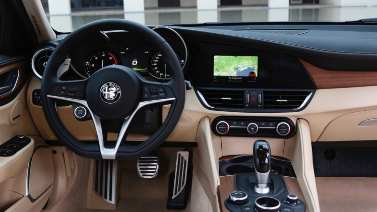 We geven 5 redenen waarom de Alfa Romeo Giulia een voltreffer is in het premium segment van de sportsedans.