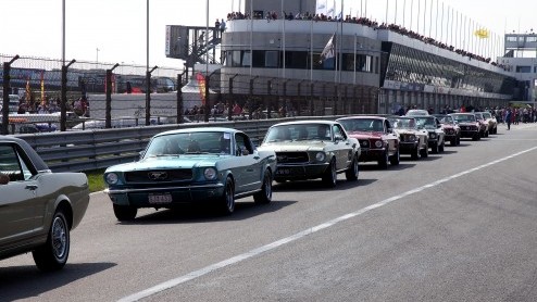 Ford Mustang 50 jaar gevierd op Circuit Park Zandvoort. Tevens debuut nieuwe generatie Mustang.