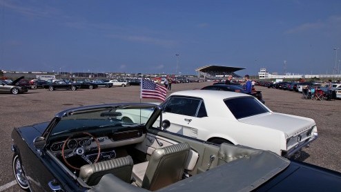 Ford Mustang 50 jaar gevierd op Circuit Park Zandvoort. Tevens debuut nieuwe generatie Mustang.