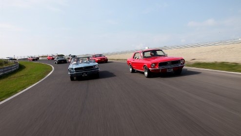 Ford Mustang 50 jaar gevierd op Circuit Park Zandvoort. Tevens debuut nieuwe generatie Mustang.
