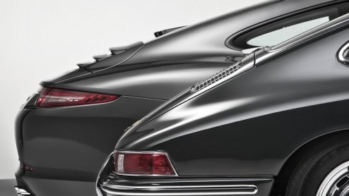 De Porsche 911 bestaat dit jaar 50 jaar en dat wordt groots gevierd met allerlei festiviteiten en een jubileummodel.