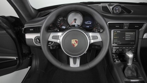 De Porsche 911 bestaat dit jaar 50 jaar en dat wordt groots gevierd met allerlei festiviteiten en een jubileummodel.