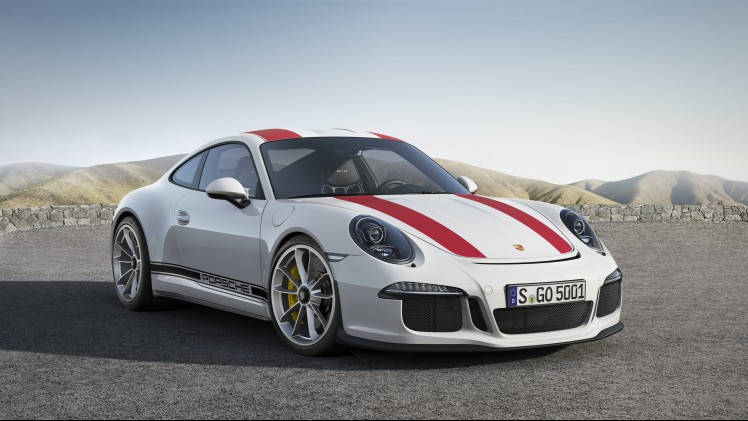 Porsche ontwikkelt de 911R als lichtste Porsche 911 ooit. De smaakmaker komt in een oplage van 991 stuks op de markt.
