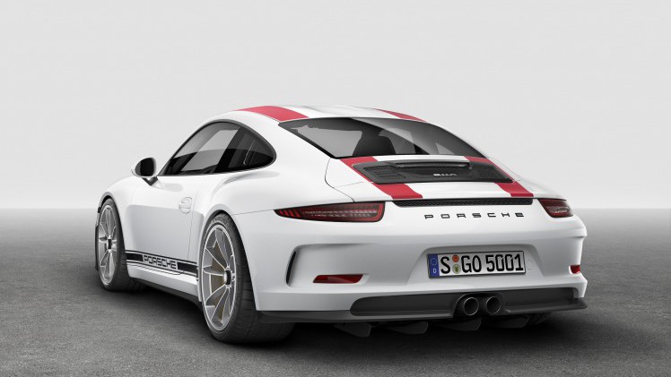 Porsche ontwikkelt de 911R als lichtste Porsche 911 ooit. De smaakmaker komt in een oplage van 991 stuks op de markt.