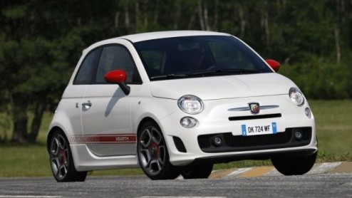 Volgende week rijden de eerste exemplaren van de Grande Punto en 500 Abarth een aantal geselecteerde dealers binnen. Beide pittige Italiaantjes zijn verkrijgbaar vanaf 21.990 euro.