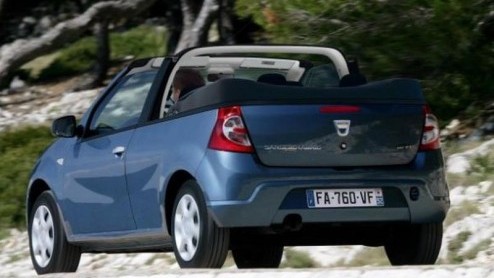 Dacia maakt cabriorijden voor een groot publiek betaalbaar met de introductie van de Dacia SanCo, een Sandero Stepway met stoffen kap voor 11.498 euro.