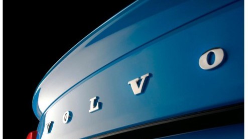 Volvo en Polestar krijgen de smaak te pakken. In navolging van de C30 Polestar is nu een S60 flink beetgepakt. Resultaat? 508 pk en een sportief jasje. Om bang van te worden! Blik op de Weg, lezen jul