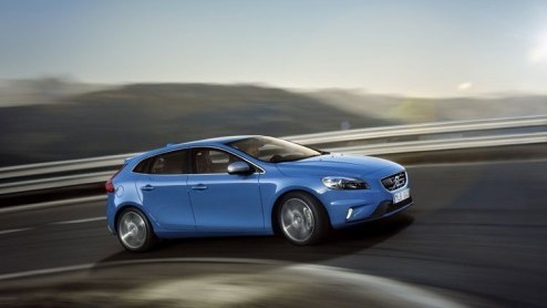 Volvo introduceert in Parijs twee nieuwe varianten van de V40: de V40 R-Design en V40 Cross Country. Die eerste is een sportief uitgedoste variant en wordt alvast nu aangekondigd en digitaal voorgeste