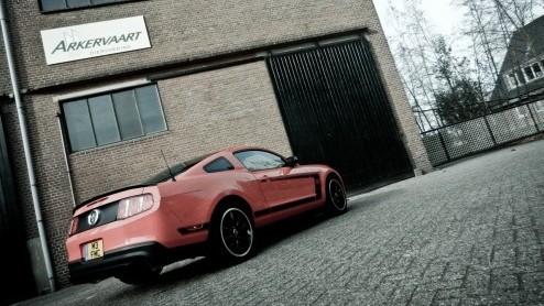 Voor veel sportievelingen is een snelle auto van een Duits merk een jongensdroom. Maar weet echter dat de Amerikanen er ook wat van kunnen. Een pony car als de Ford Mustang lijkt misschien geen seri