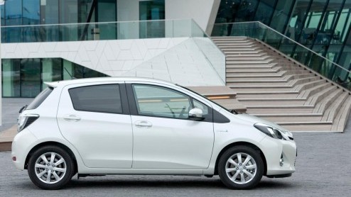 Toyota heeft het alternatief voor de compacte spaardiesel in aantocht. Is het er een op LPG of aardgas? Nee, de Japanners wedden - bijna traditiegetrouw - op een hybride met benzinemotor. De Yaris hyb