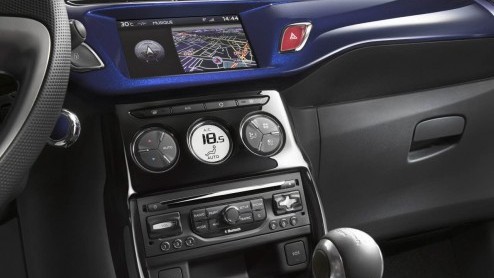 Terwijl de Autosalon van Parijs nog een klein maandje op zich laat wachten, heeft Citron de DS3 Cabrio onthuld. De nieuwe DS3-variant werd eerder al in het wild gesignaleerd en krijgt een stoffen dak