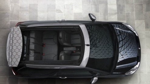 Terwijl de Autosalon van Parijs nog een klein maandje op zich laat wachten, heeft Citron de DS3 Cabrio onthuld. De nieuwe DS3-variant werd eerder al in het wild gesignaleerd en krijgt een stoffen dak