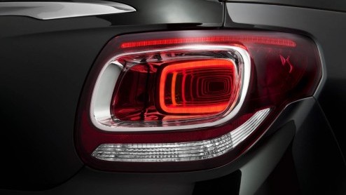 Terwijl de Autosalon van Parijs nog een klein maandje op zich laat wachten, heeft Citron de DS3 Cabrio onthuld. De nieuwe DS3-variant werd eerder al in het wild gesignaleerd en krijgt een stoffen dak