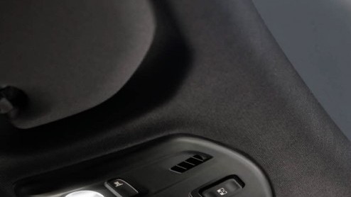 Terwijl de Autosalon van Parijs nog een klein maandje op zich laat wachten, heeft Citron de DS3 Cabrio onthuld. De nieuwe DS3-variant werd eerder al in het wild gesignaleerd en krijgt een stoffen dak