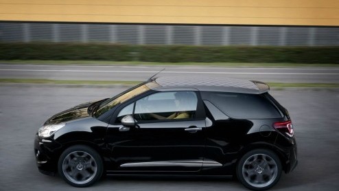 Terwijl de Autosalon van Parijs nog een klein maandje op zich laat wachten, heeft Citron de DS3 Cabrio onthuld. De nieuwe DS3-variant werd eerder al in het wild gesignaleerd en krijgt een stoffen dak